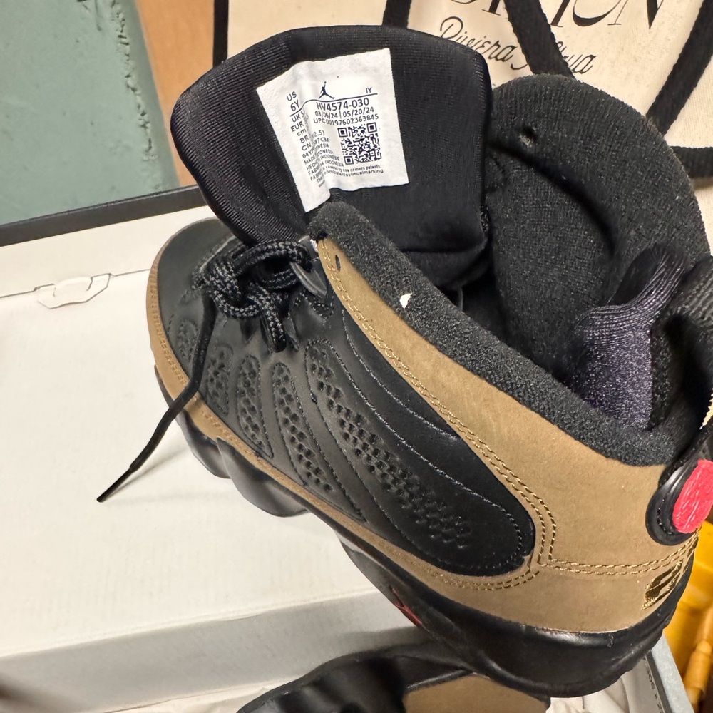 Jordan 9’s retro olive - Picture 9 of 9